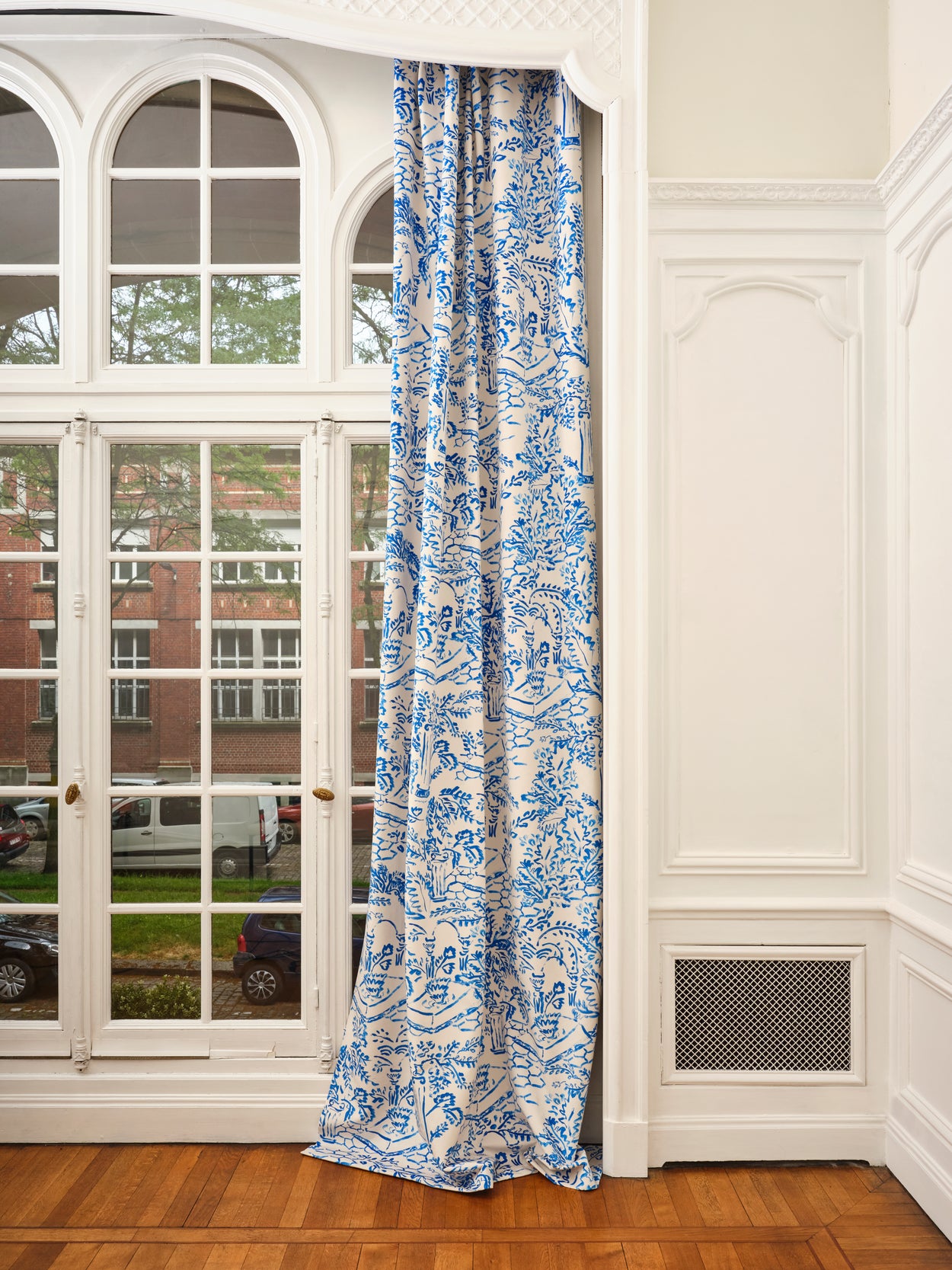 Tissu au métre Blue Era fond créme