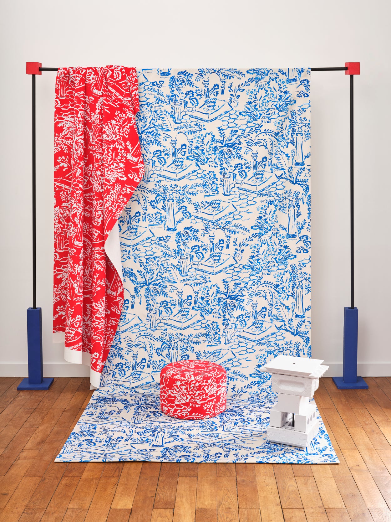 Tissu au métre Blue Era fond créme