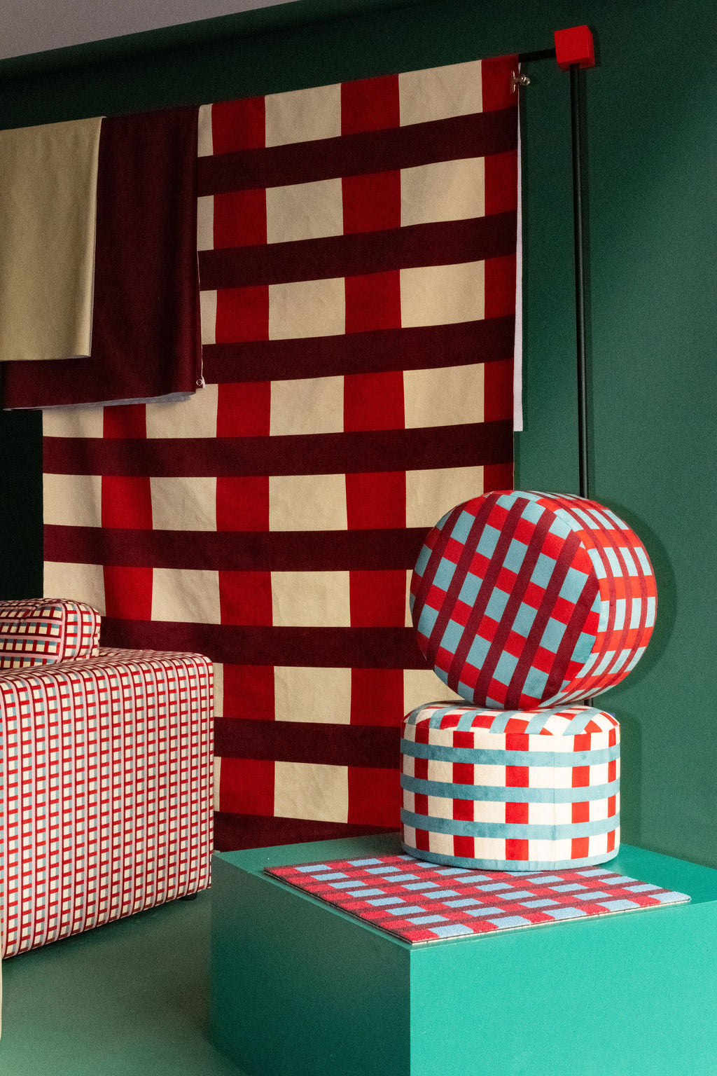 Pouf Room Service Rouge et bleu