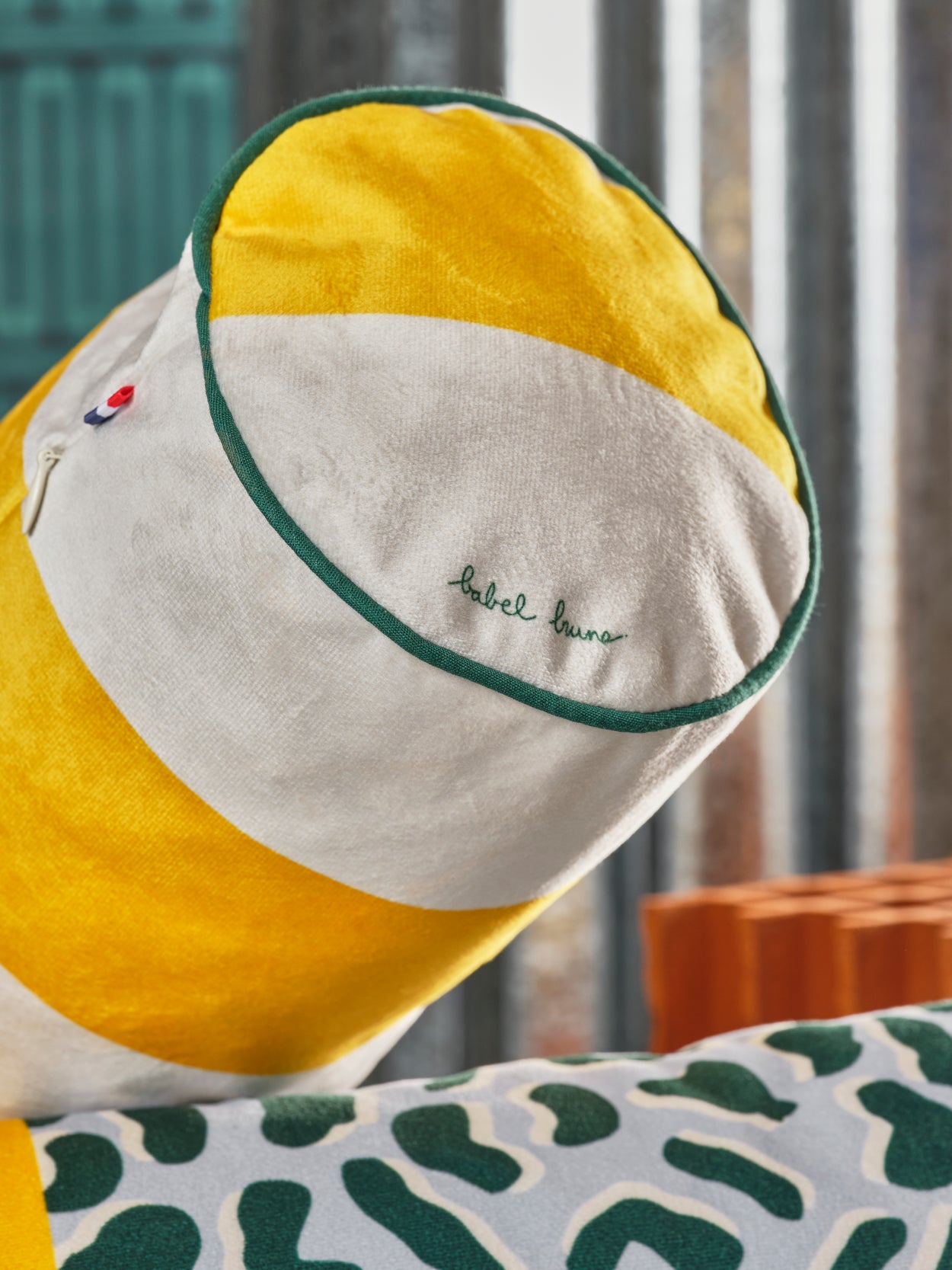 Coussin Bolster Féline - Rayures jaunes