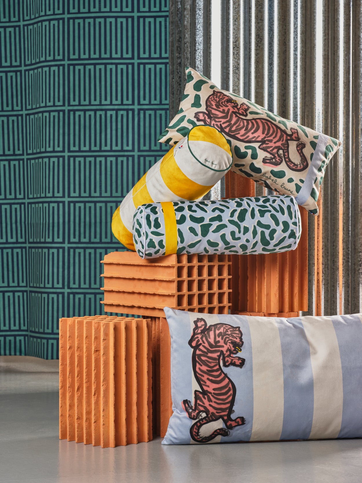 Coussin Bolster Féline - Rayures jaunes