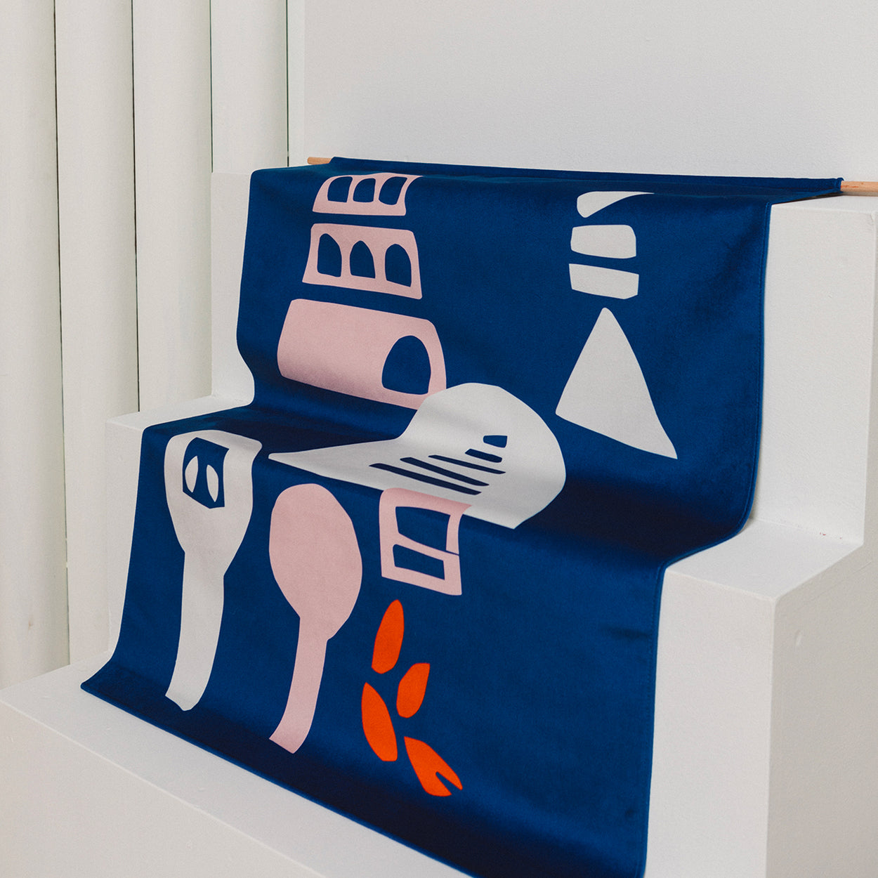 Tenture murale Babylone Pink fond bleu
